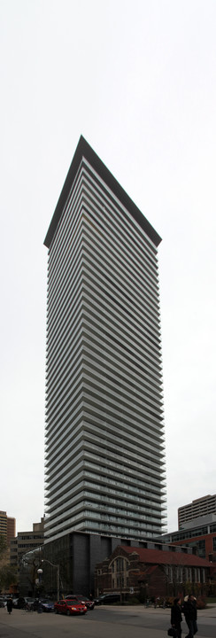 Casa in Toronto, ON - Building Photo