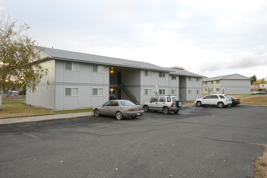 Grandridge Apartments in Grandview, WA - Building Photo