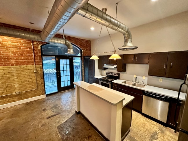 710 S Medina St in San Antonio, TX - Building Photo - Building Photo