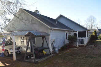 549 Sneaking Creek Dr in Hayesville, NC - Building Photo - Building Photo