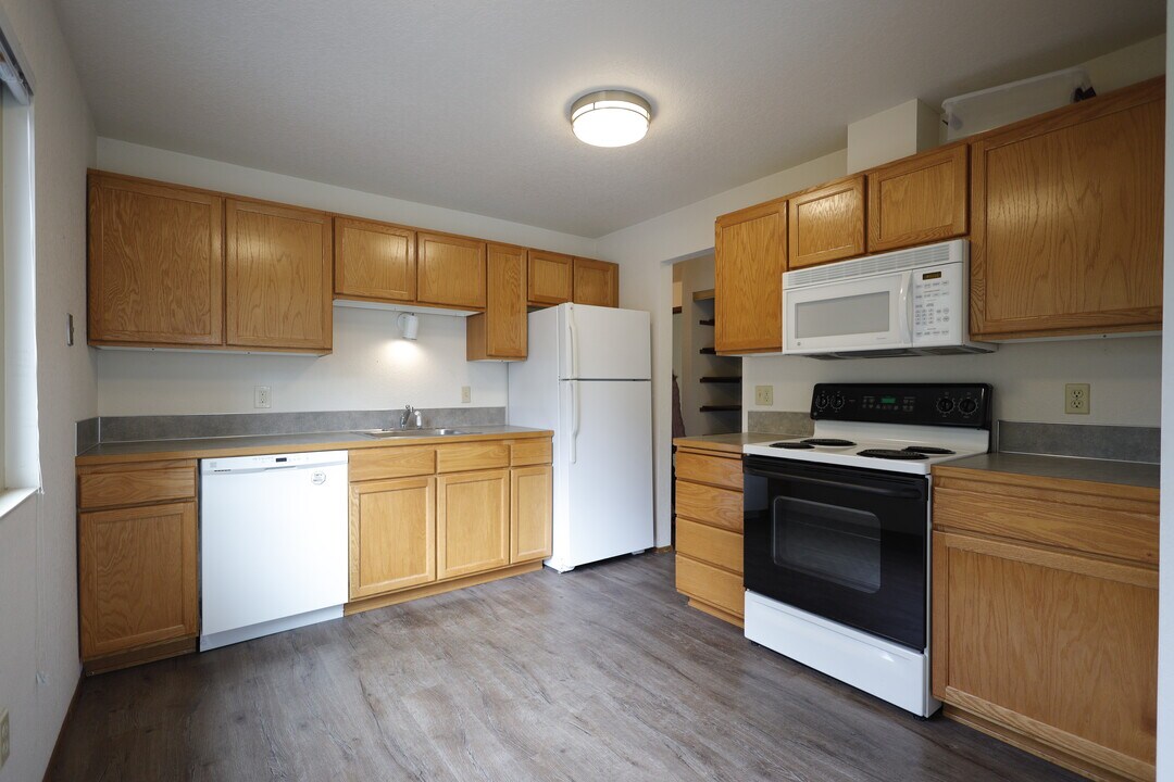 Bitter Lake Apartments in Seattle, WA - Building Photo