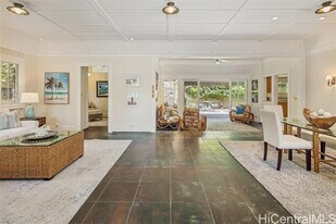 3030 Kalakaua Ave in Honolulu, HI - Building Photo