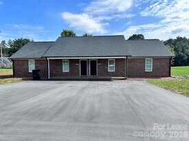 4032 Eugene Dr in Lincolnton, NC - Building Photo