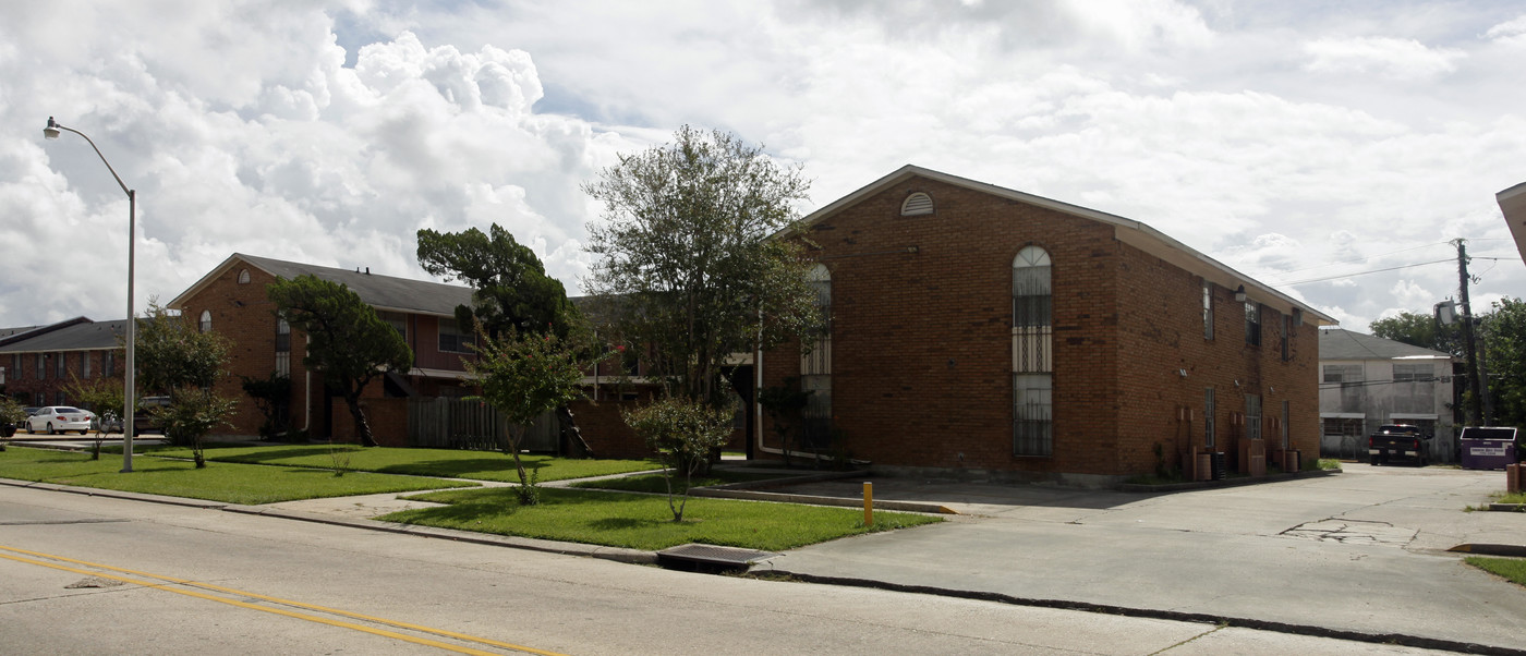 6656 E Harry Dr in Baton Rouge, LA - Building Photo