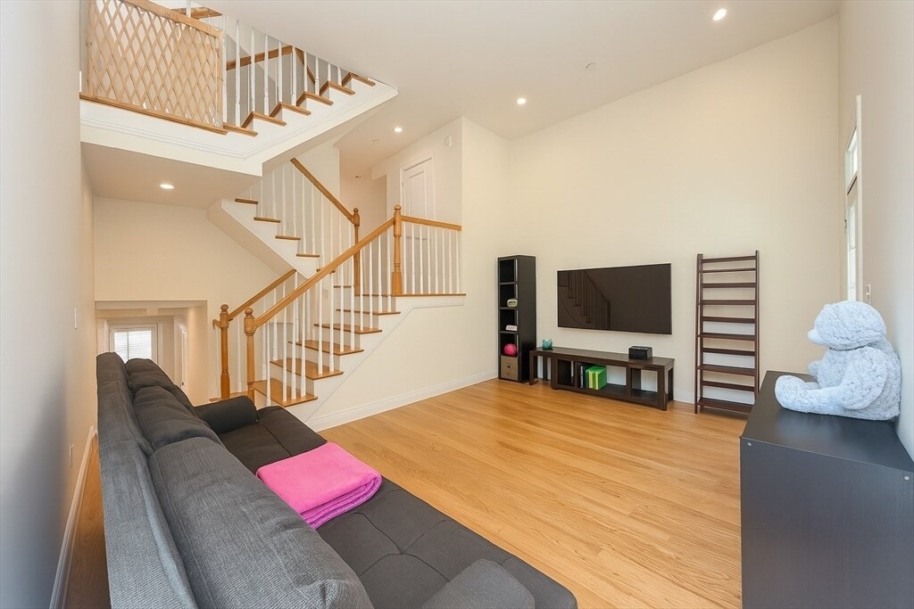 117-135-135 Harvey St in Cambridge, MA - Building Photo