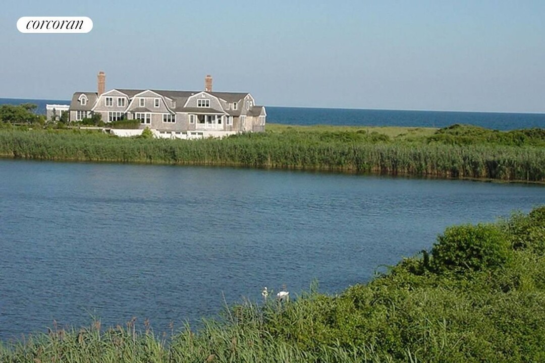 89 Murray Ln in Southampton, NY - Building Photo