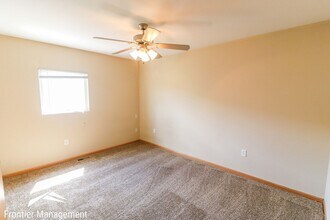 2714 Donnas Way Cir in Manhattan, KS - Building Photo - Building Photo