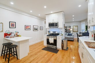 26 Fenwick St in Somerville, MA - Foto de edificio - Interior Photo