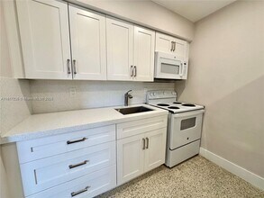 174 E 5th St in Hialeah, FL - Building Photo - Building Photo