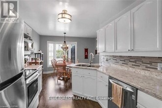 70 Chapman Ct in London, ON - Building Photo - Building Photo