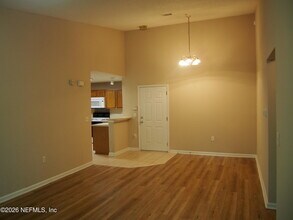 7920 Merrill Rd in Jacksonville, FL - Foto de edificio - Building Photo