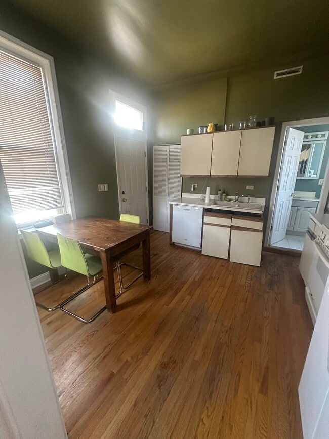 1523 N Elk Grove Ave, Unit 2