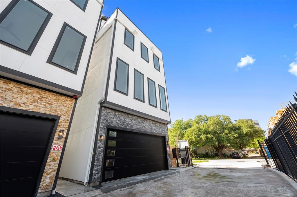 5703 Dolores St in Houston, TX - Building Photo