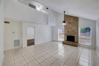 5906 Golden Forest Dr in Houston, TX - Building Photo - Building Photo