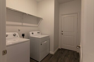 10504 Many Oaks Dr in Fort Worth, TX - Building Photo - Building Photo