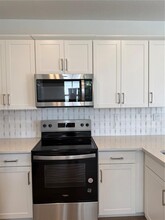 16934 SW 2nd Ct in Pembroke Pines, FL - Foto de edificio - Building Photo