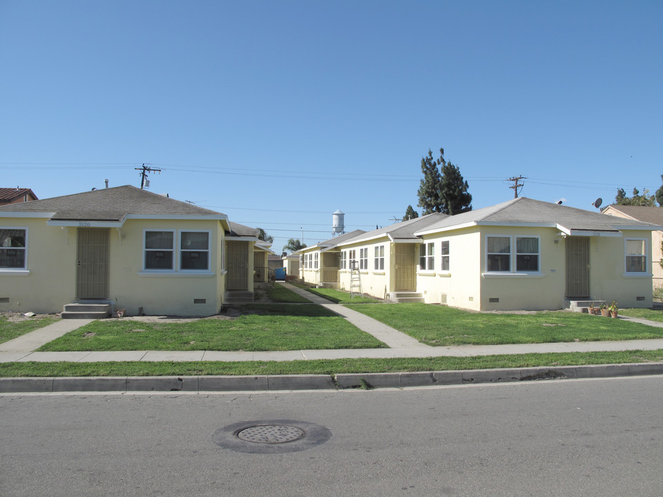 3518 Los Flores Blvd in Lynwood, CA - Building Photo