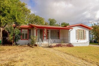 1327 Vanderbilt St in San Antonio, TX - Building Photo - Building Photo