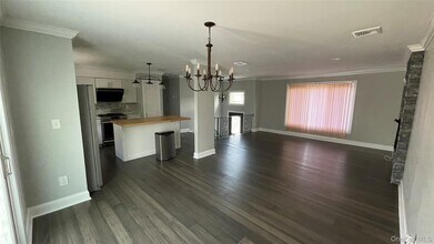 335 Gillette St in Dix Hills, NY - Building Photo - Building Photo