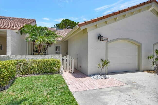 21650 Coronado Ave in Boca Raton, FL - Building Photo - Building Photo