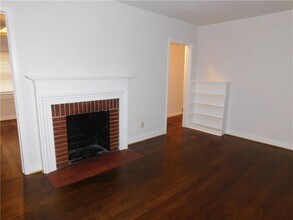 219 Parkview Dr SE in Marietta, GA - Building Photo - Building Photo