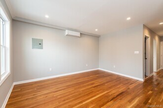 680 Willis Ave in Williston Park, NY - Building Photo - Building Photo