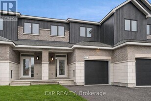 74 Richelieu St in Russell, ON - Building Photo