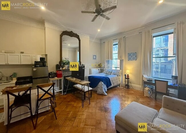 335 Beacon St, Unit 2R in Boston, MA - Foto de edificio - Building Photo