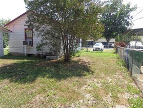 4029 Cotton Gin Rd in Uhland, TX - Foto de edificio - Building Photo