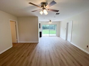 3215 NW 51st Pl in Gainesville, FL - Building Photo - Building Photo
