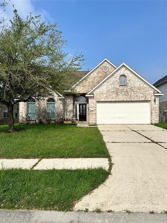 22319 Spring Crossing Dr in Spring, TX - Building Photo