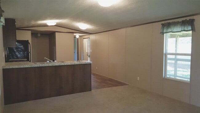 104 Young St in Willis, TX - Building Photo - Building Photo