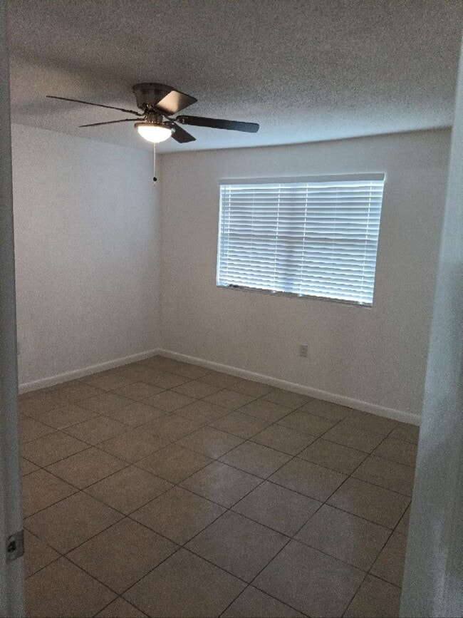 12411 Oak Cedar Pl in Tampa, FL - Foto de edificio - Building Photo
