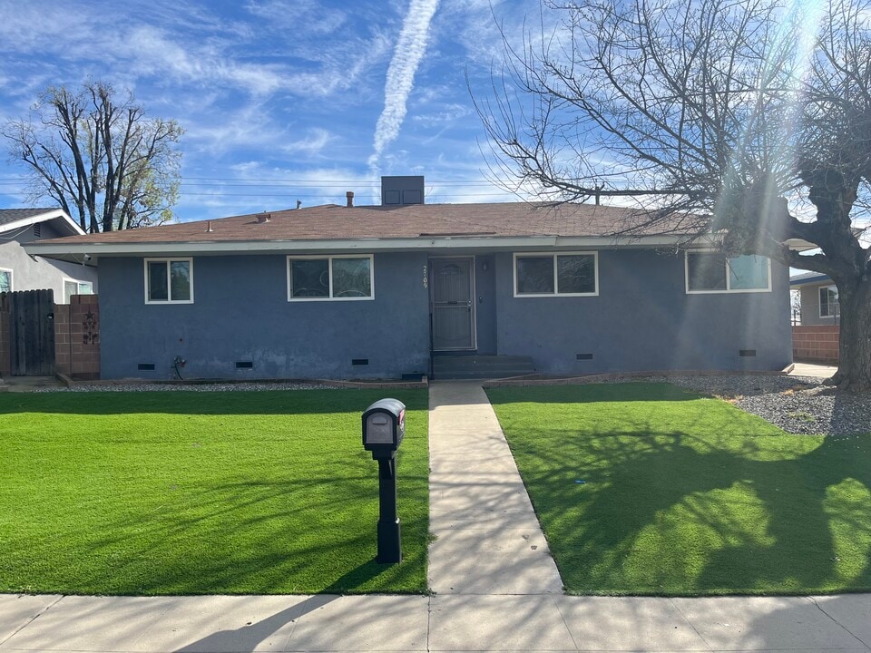 2709 Cardinal Ave, Unit A in Bakersfield, CA - Foto de edificio
