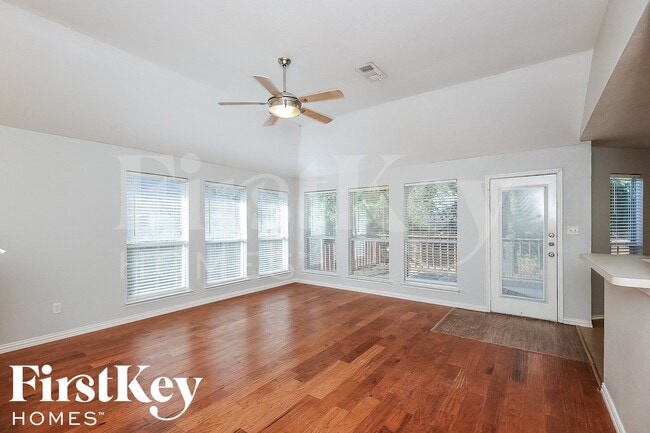 729 Pace Dr in Denton, TX - Foto de edificio - Building Photo