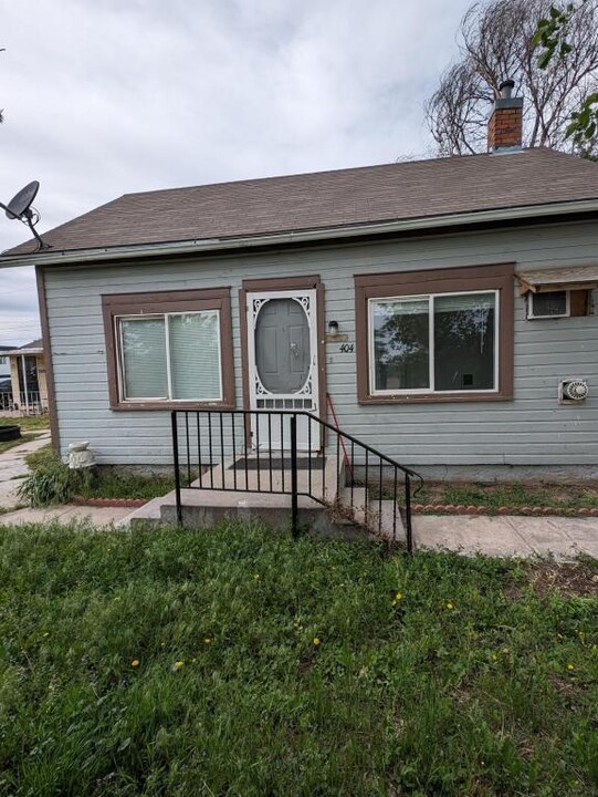 404 Kochia Way in Sterling, CO - Foto de edificio