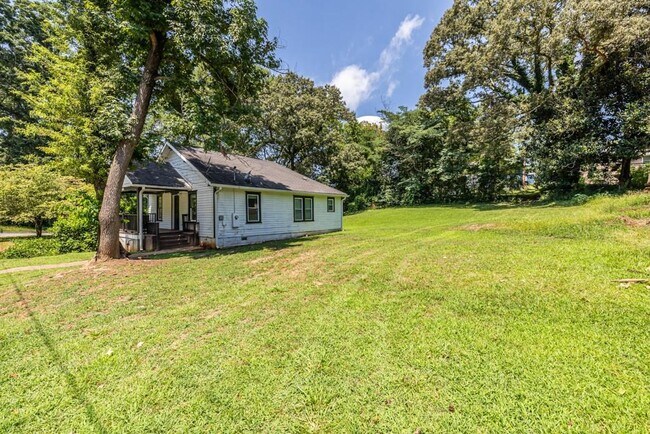 1871 Center Ave in Atlanta, GA - Building Photo - Building Photo