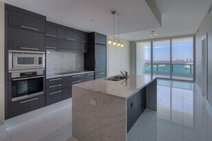 900 Biscayne Blvd, Unit 4803 in Miami, FL - Building Photo