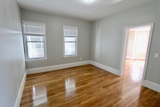 460 Saratoga St, Unit 2 in Boston, MA - Foto de edificio - Building Photo