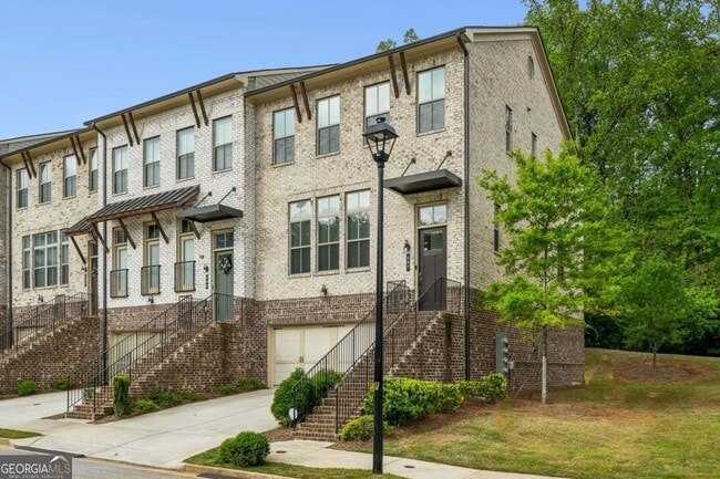 property at 687 Avondale Creek Dr.