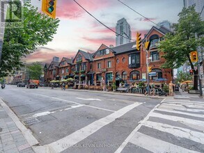 290-3290 Adelaide St W in Toronto, ON - Building Photo - Building Photo