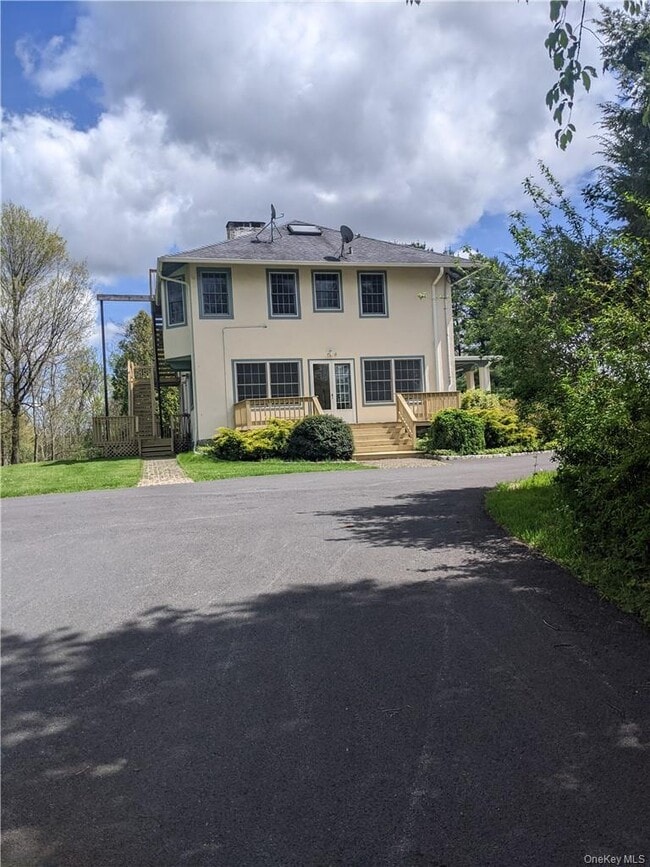 176 Pine Tree Rd in Monroe, NY - Building Photo - Building Photo