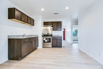 262 E 23rd St in San Angelo, TX - Building Photo - Building Photo