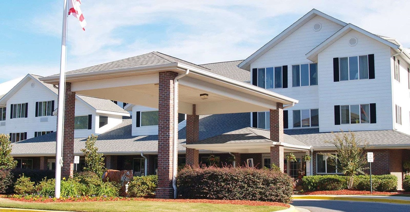 Holiday Monarch Estates in Auburn, AL - Building Photo