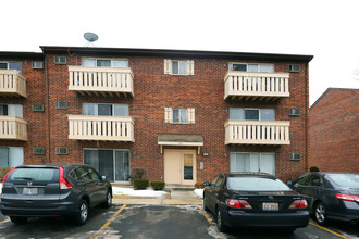 156 Oliver Ct in Schaumburg, IL - Building Photo - Building Photo