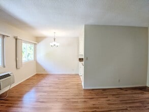 Oakland Manor in Pasadena, CA - Foto de edificio - Building Photo