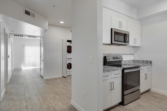 Granada Lakes in Tempe, AZ - Building Photo - Interior Photo