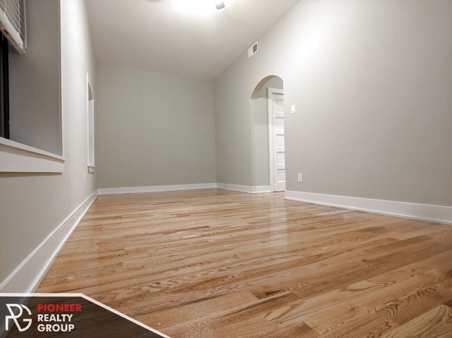 635 W Oakdale Ave, Unit #641-1