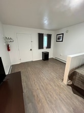 45 Gage Rd, Unit 104 in Lake George, NY - Foto de edificio - Building Photo