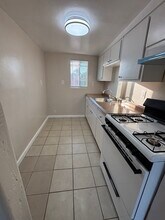 304 Clyde St, Unit Clyde Unit C in Bakersfield, CA - Building Photo - Building Photo